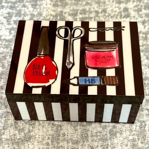 henri bendel Accessories - Henri Bendel Lacquer Jewelry Cosmetics Box